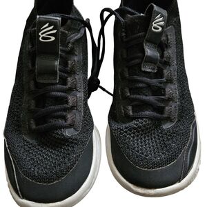 Under Armour Size 4Y Curry Flow 8 Boy's Basketball Black and White Sneakers